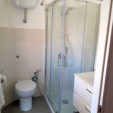לינה וארוחת בוקר Stanza Privata La Conquilla 3*